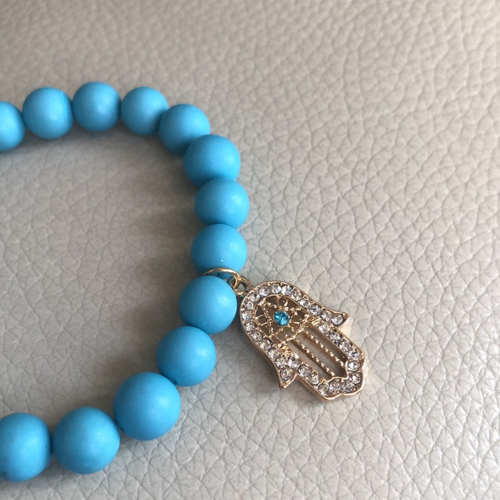 Madison Tyler cute beaded blue bracelet with gold tone charm. New with tags.